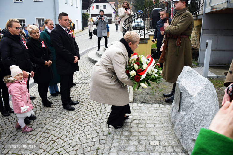 „To nasz wspólny hołd dla bohaterów”. W Bardzie odsłonięto pomnik Poległym za Ojczyznę [foto]