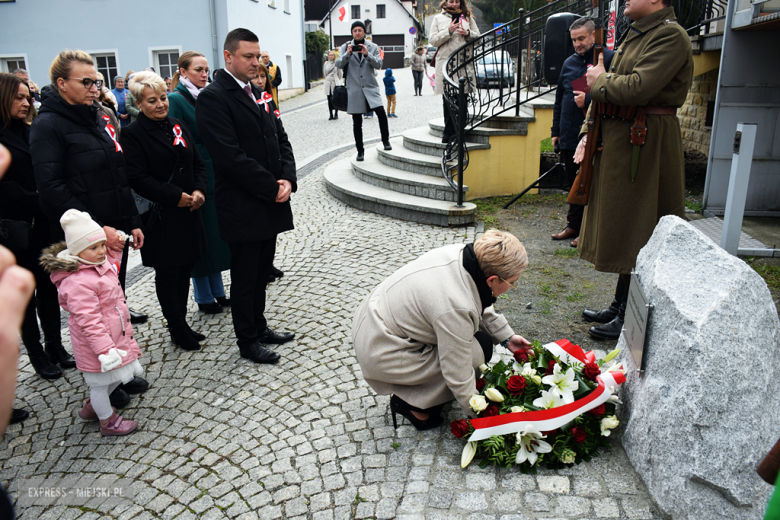 „To nasz wspólny hołd dla bohaterów”. W Bardzie odsłonięto pomnik Poległym za Ojczyznę [foto]