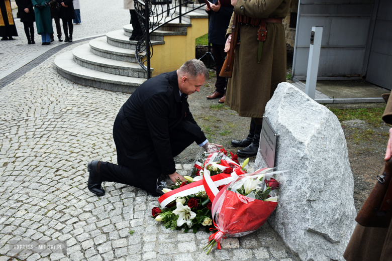 „To nasz wspólny hołd dla bohaterów”. W Bardzie odsłonięto pomnik Poległym za Ojczyznę [foto]
