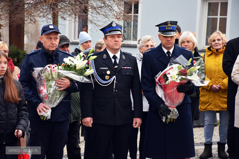 „To nasz wspólny hołd dla bohaterów”. W Bardzie odsłonięto pomnik Poległym za Ojczyznę [foto]