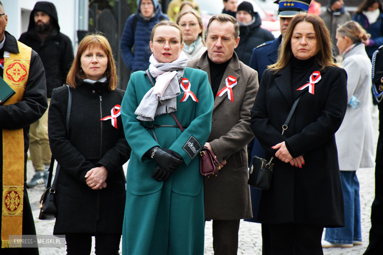 „To nasz wspólny hołd dla bohaterów”. W Bardzie odsłonięto pomnik Poległym za Ojczyznę [foto]