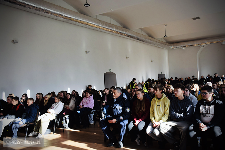 Jak zachować się w sytuacji ataku terrorystycznego? Szkolenie dla uczniów 