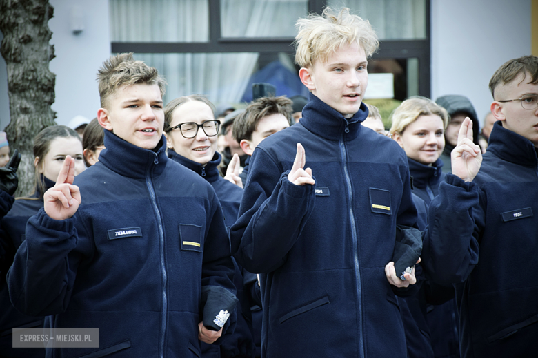 Uroczystość ślubowania kadetów klasy mundurowej w Zespole Szkół Ponadpodstawowych w Ziębicach