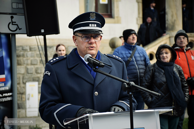 Uroczystość ślubowania kadetów klasy mundurowej w Zespole Szkół Ponadpodstawowych w Ziębicach