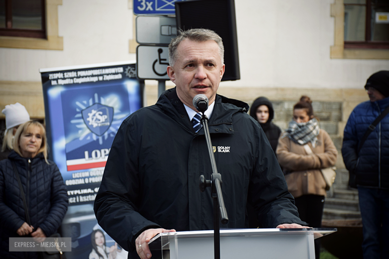 Uroczystość ślubowania kadetów klasy mundurowej w Zespole Szkół Ponadpodstawowych w Ziębicach