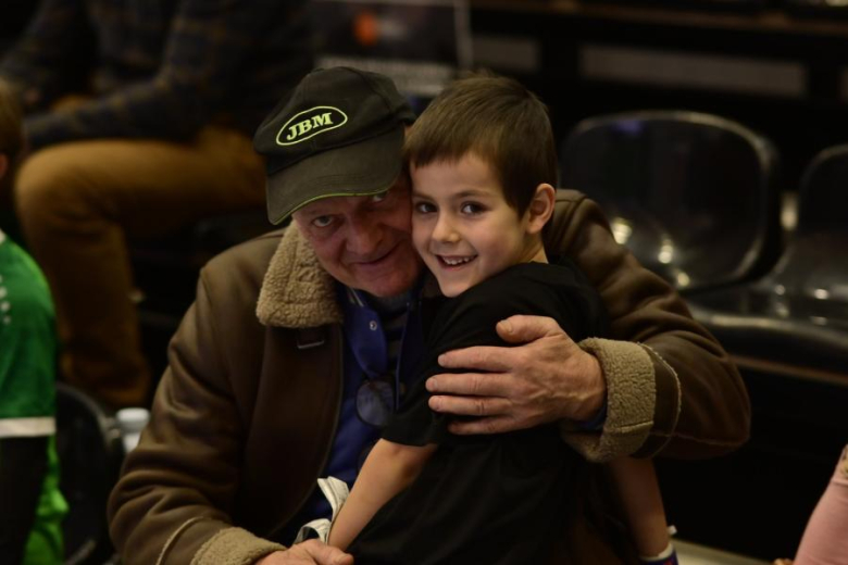 Sześcio i siedmiolatki rywalizowały w Mikołajkowym Turnieju Piłki Nożnej o Puchar Burmistrza Ziębic 