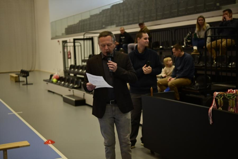 Sześcio i siedmiolatki rywalizowały w Mikołajkowym Turnieju Piłki Nożnej o Puchar Burmistrza Ziębic 