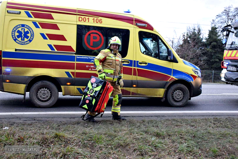 Zderzenie samochodu ciężarowego z osobówką na krajowej ósemce