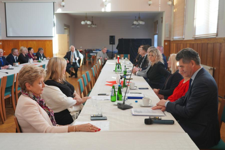 XVIII sesja Rady Powiatu Ząbkowickiego. Uchwalono budżet na 2026 rok