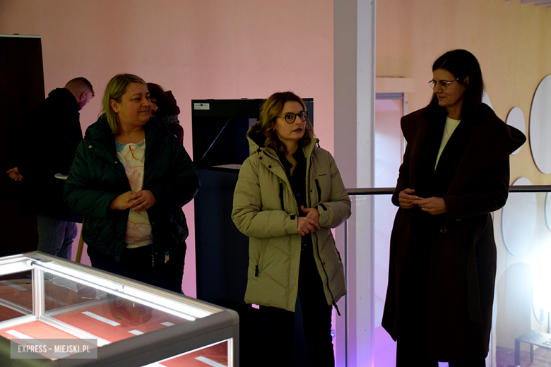 Złotostockie monety odtworzone z precyzją mistrzów. Wyjątkowa wystawa replik i hologramów