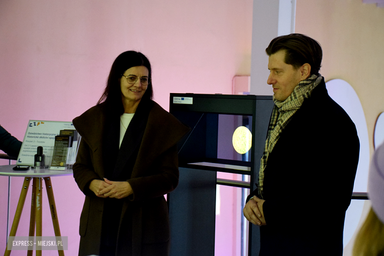 Złotostockie monety odtworzone z precyzją mistrzów. Wyjątkowa wystawa replik i hologramów