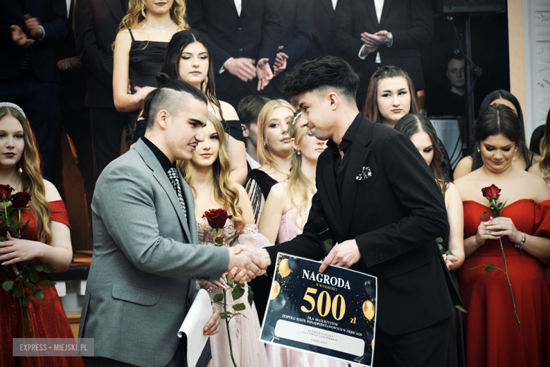 Studniówka w Zespole Szkół Ponadpodstawowych w Ziębicach [foto]