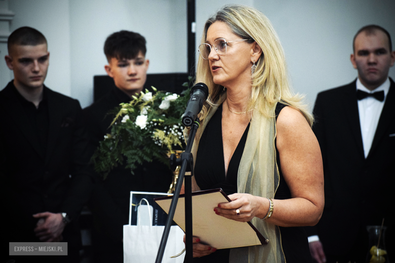 Studniówka w Zespole Szkół Ponadpodstawowych w Ziębicach [foto]