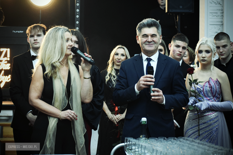 Studniówka w Zespole Szkół Ponadpodstawowych w Ziębicach [foto]