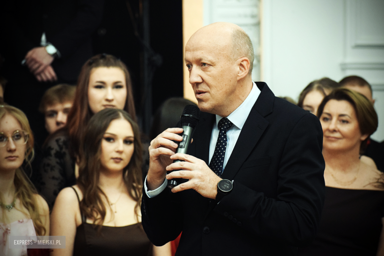 Studniówka w Zespole Szkół Ponadpodstawowych w Ziębicach [foto]