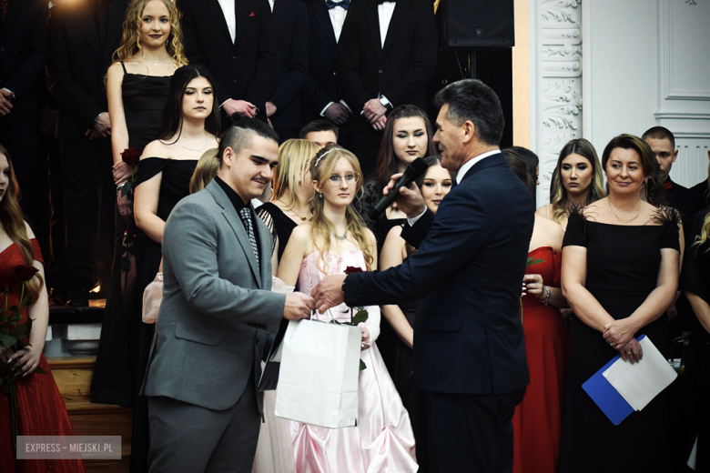 Studniówka w Zespole Szkół Ponadpodstawowych w Ziębicach [foto]