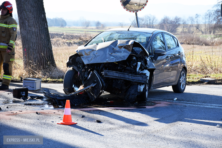 Zderzenie forda i seata w Strąkowej