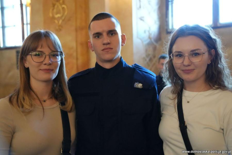 Uroczyste ślubowanie nowych policjantów we wrocławskim Oratorium Marianum