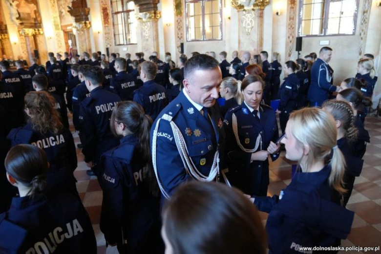 Uroczyste ślubowanie nowych policjantów we wrocławskim Oratorium Marianum