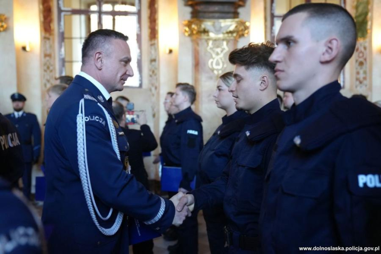 Uroczyste ślubowanie nowych policjantów we wrocławskim Oratorium Marianum