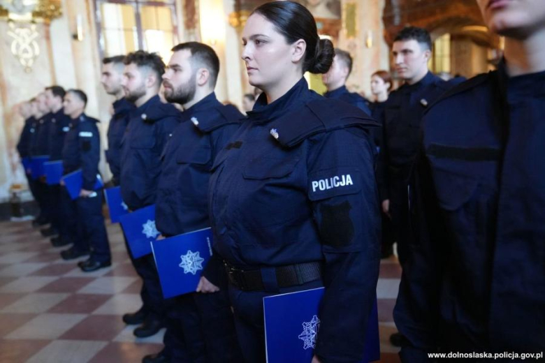 Uroczyste ślubowanie nowych policjantów we wrocławskim Oratorium Marianum