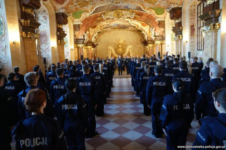 Uroczyste ślubowanie nowych policjantów we wrocławskim Oratorium Marianum