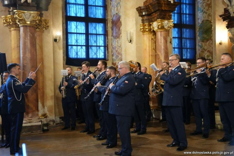 Uroczyste ślubowanie nowych policjantów we wrocławskim Oratorium Marianum