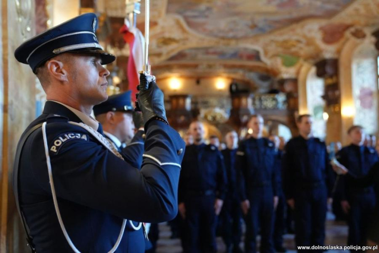 Uroczyste ślubowanie nowych policjantów we wrocławskim Oratorium Marianum