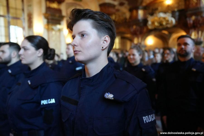 Uroczyste ślubowanie nowych policjantów we wrocławskim Oratorium Marianum