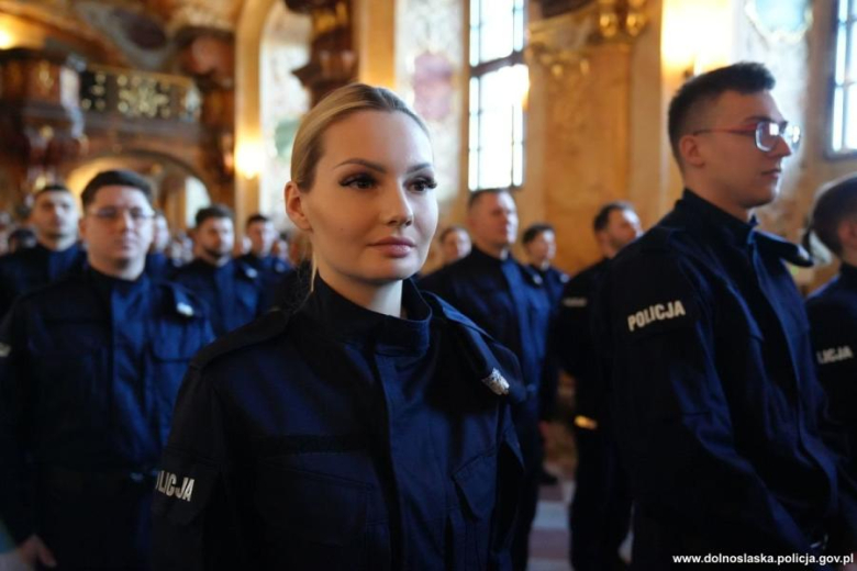 Uroczyste ślubowanie nowych policjantów we wrocławskim Oratorium Marianum