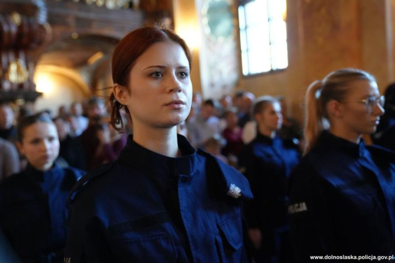 Uroczyste ślubowanie nowych policjantów we wrocławskim Oratorium Marianum