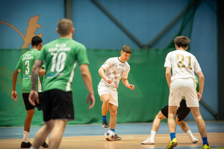 Ząbkowicka Liga Futsalu wkroczyła w decydującą fazę. Znamy cztery ekipy, które zawalczą o mistrza