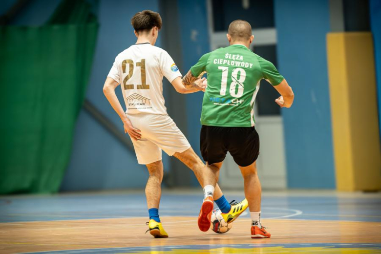 Ząbkowicka Liga Futsalu wkroczyła w decydującą fazę. Znamy cztery ekipy, które zawalczą o mistrza