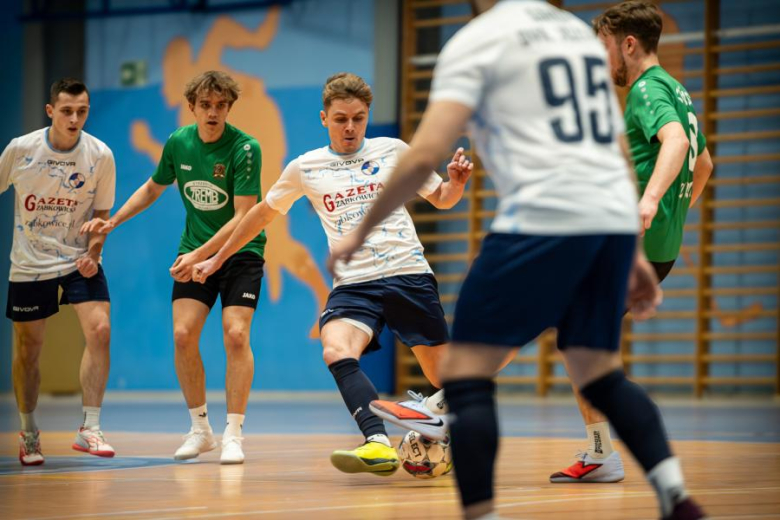 Ząbkowicka Liga Futsalu wkroczyła w decydującą fazę. Znamy cztery ekipy, które zawalczą o mistrza
