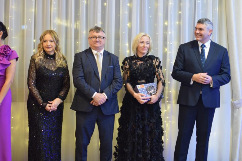 Maturzyści z „Wrocławskiej” bawili się na studniówce [foto]