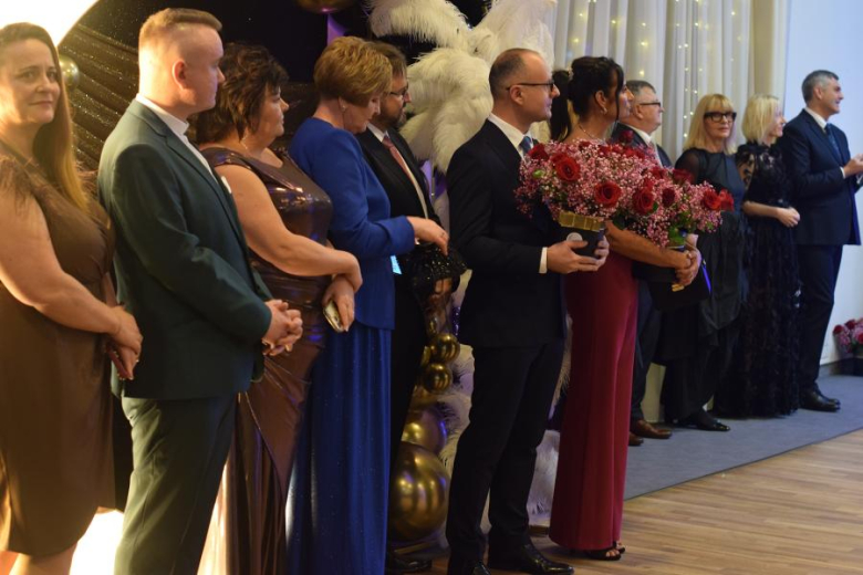 Maturzyści z „Wrocławskiej” bawili się na studniówce [foto]