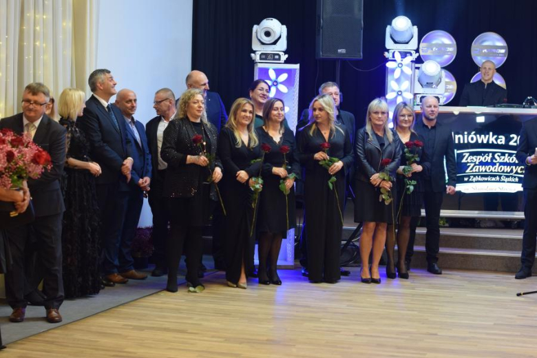 Maturzyści z „Wrocławskiej” bawili się na studniówce [foto]