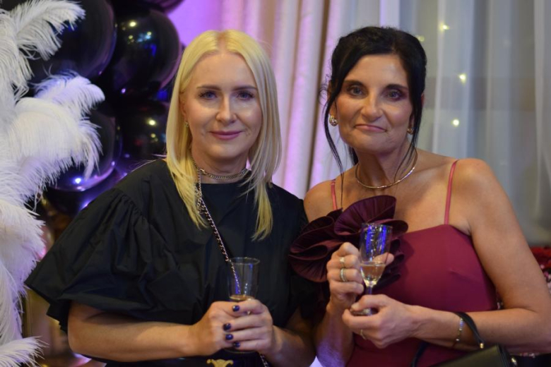 Maturzyści z „Wrocławskiej” bawili się na studniówce [foto]