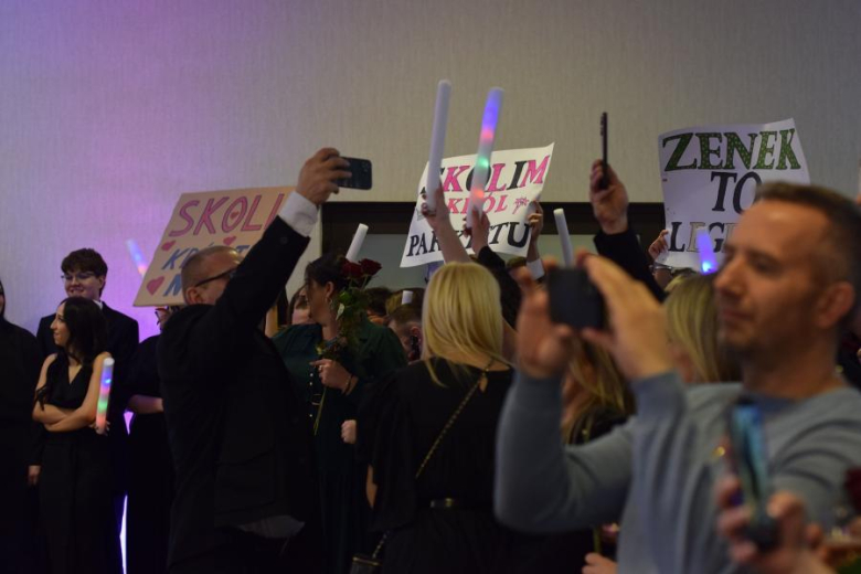 Maturzyści z „Wrocławskiej” bawili się na studniówce [foto]