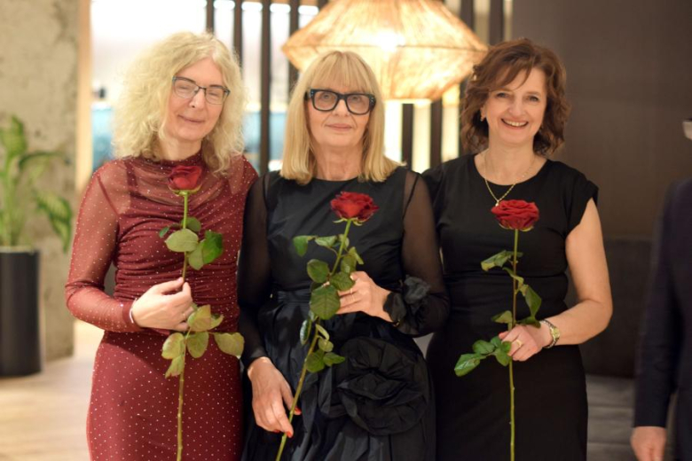 Maturzyści z „Wrocławskiej” bawili się na studniówce [foto]