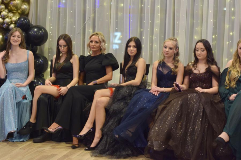 Maturzyści z „Wrocławskiej” bawili się na studniówce [foto]