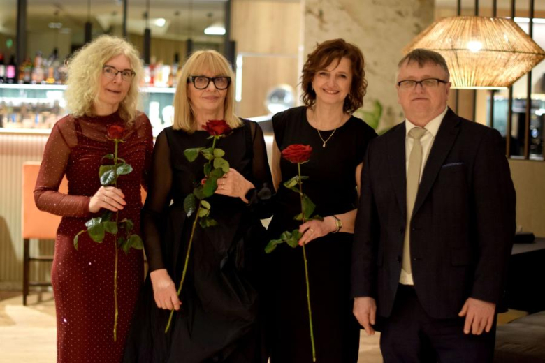 Maturzyści z „Wrocławskiej” bawili się na studniówce [foto]