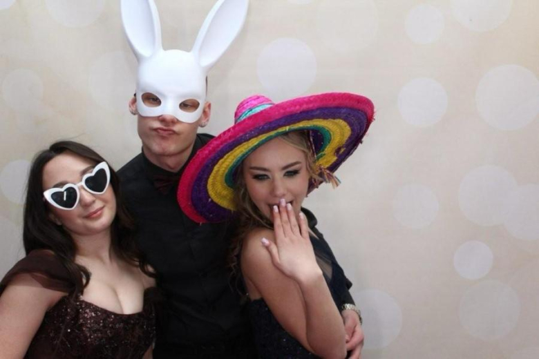 Maturzyści z „Wrocławskiej” bawili się na studniówce [foto]