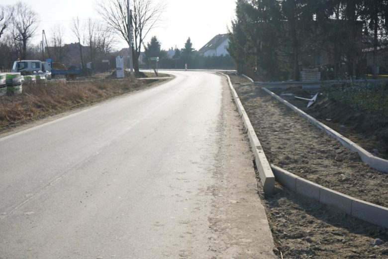 Trwają prace przy budowie ścieżki pieszo-rowerowej Jaworek – Sieroszów