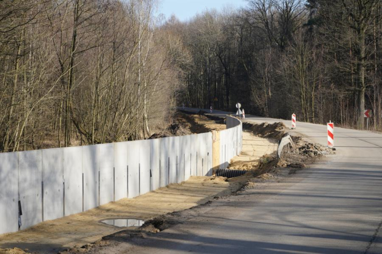 Trwają prace przy budowie ścieżki pieszo-rowerowej Jaworek – Sieroszów