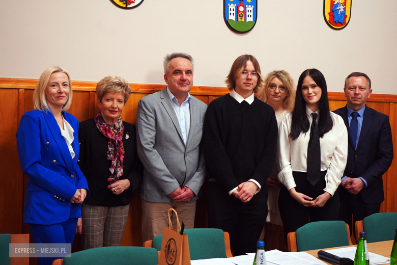 	I sesja Młodzieżowej Rady Powiatu Ząbkowickiego – radni złożyli ślubowanie i wybrali prezydium