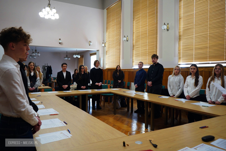	I sesja Młodzieżowej Rady Powiatu Ząbkowickiego – radni złożyli ślubowanie i wybrali prezydium