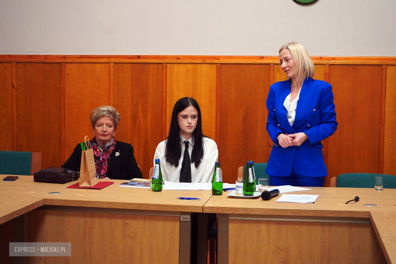 	I sesja Młodzieżowej Rady Powiatu Ząbkowickiego – radni złożyli ślubowanie i wybrali prezydium