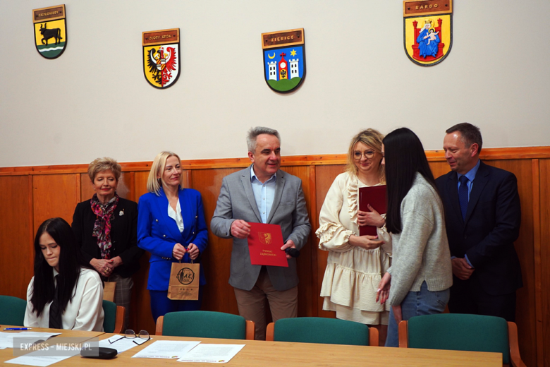 	I sesja Młodzieżowej Rady Powiatu Ząbkowickiego – radni złożyli ślubowanie i wybrali prezydium