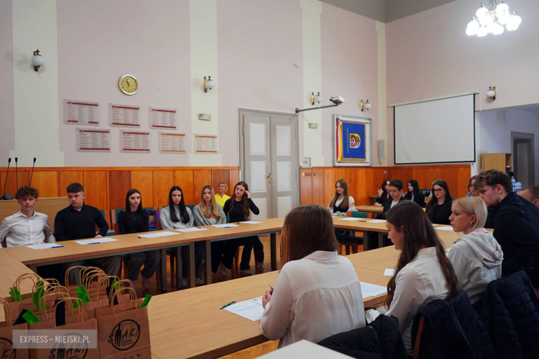 	I sesja Młodzieżowej Rady Powiatu Ząbkowickiego – radni złożyli ślubowanie i wybrali prezydium